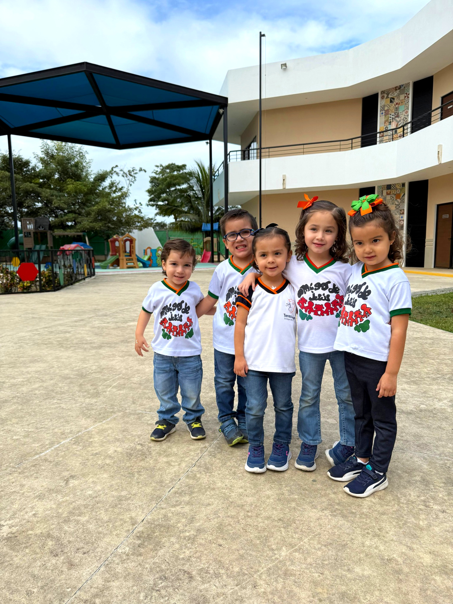 Alumnos de preescolar del Colegio Teresiano Cabo Norte, comunidad y valores