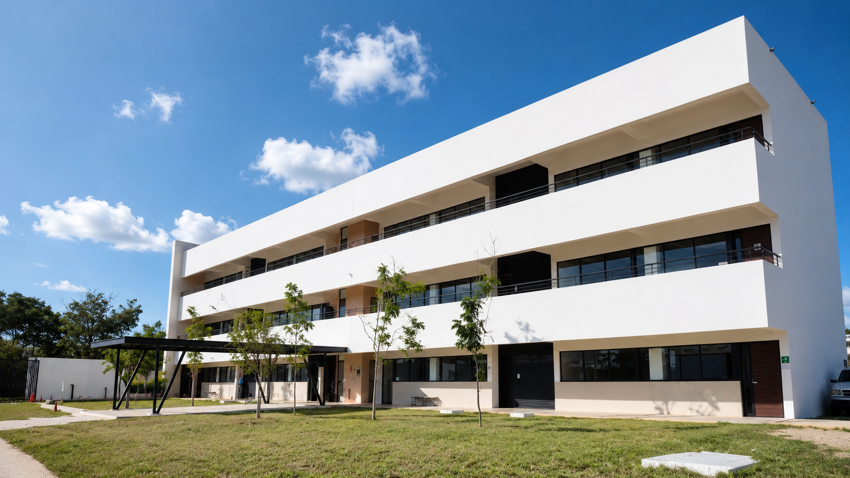 Edificio principal del Colegio Teresiano Cabo Norte, secundaria en Temozón Norte